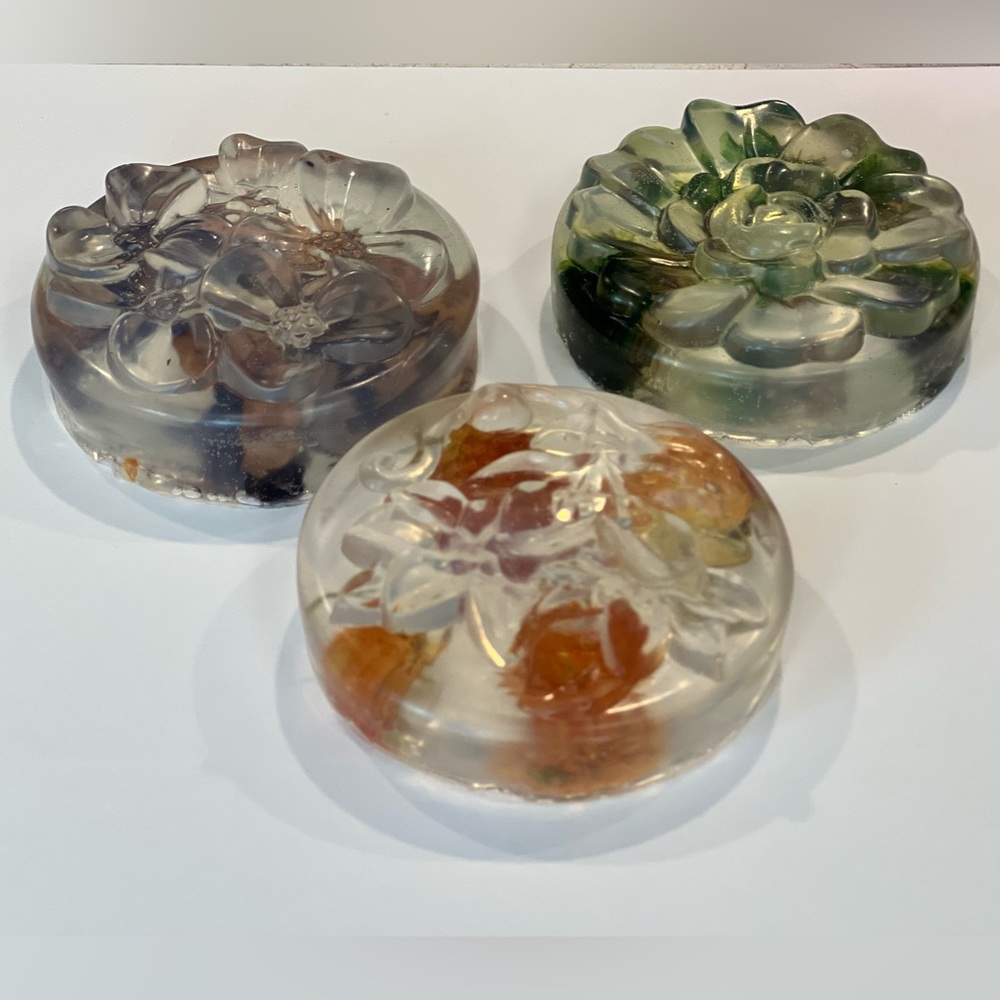 “Floral infusions”. 4 different infusions to choose from